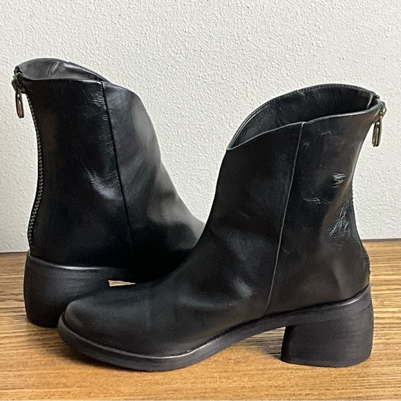 P. Monjo Habanero Black Leather Ankle Boots, New in Box, EU size 37 - Picture 6 of 8